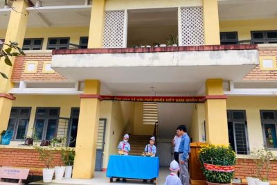 Liên đội trường TH số 1 Bình Nguyên tổng kết và trao quà mô hình “Nuôi heo đất”
